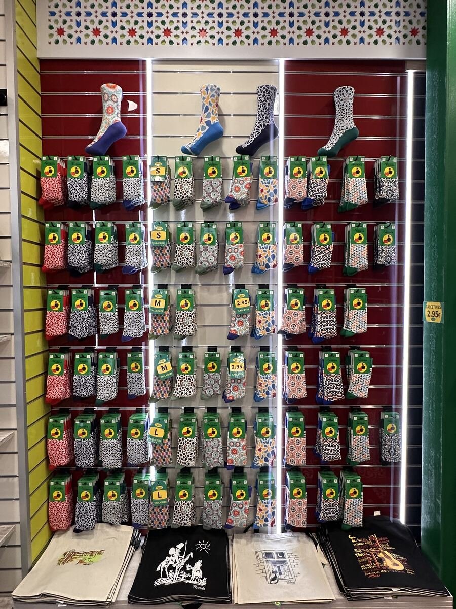 Expositor de calcetines en la tienda de Ronda
