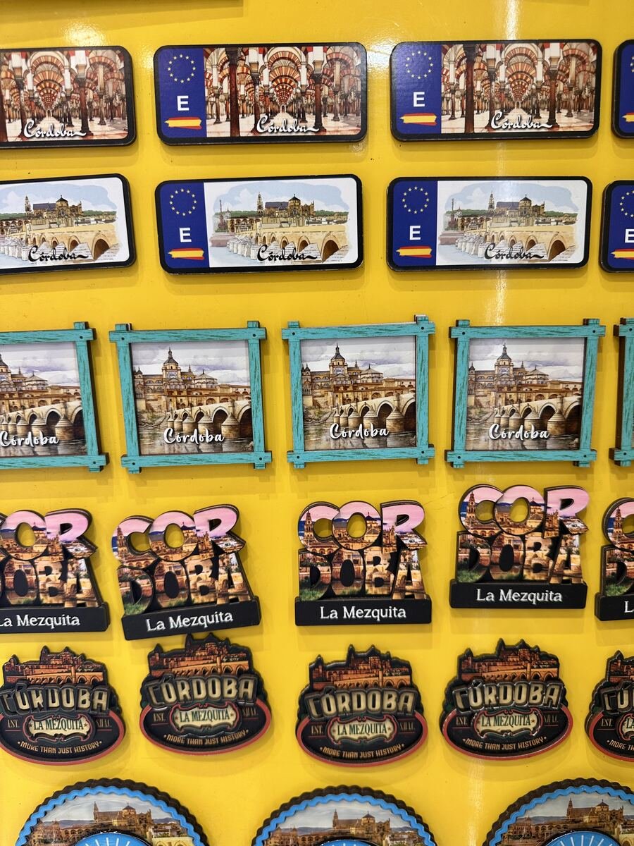 Imanes de la Mezquita en la tienda de Córdoba