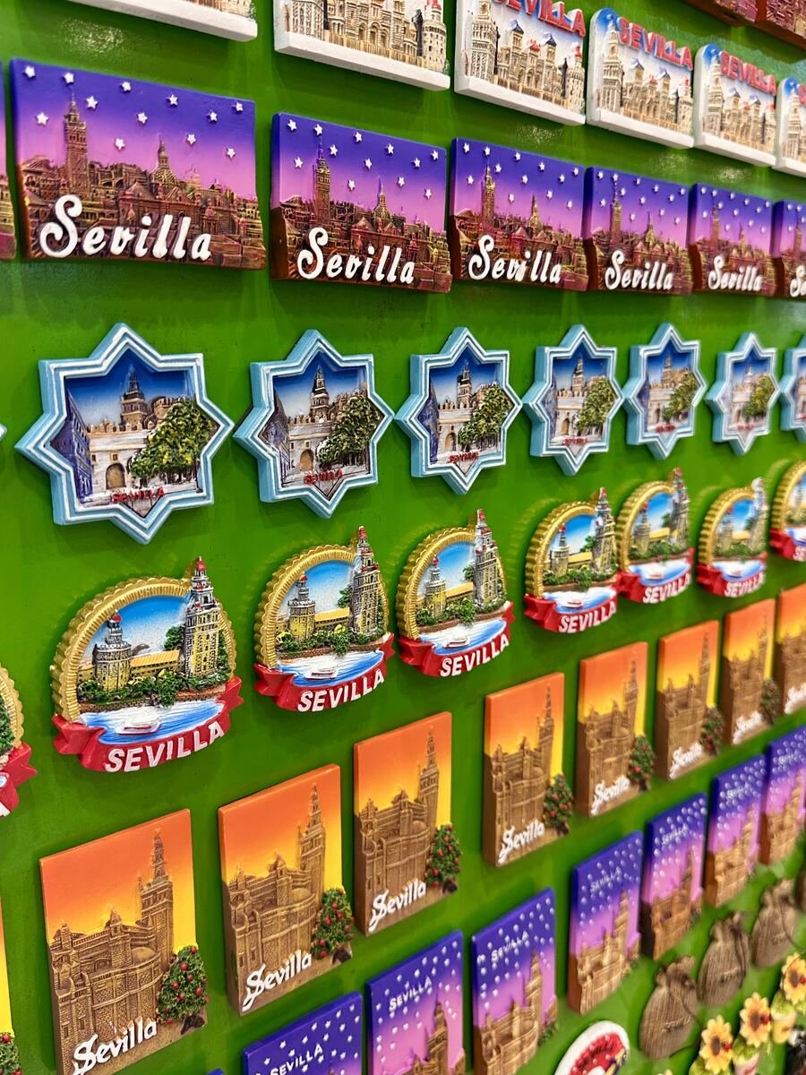 Imanes de Sevilla en la tienda de Placentines