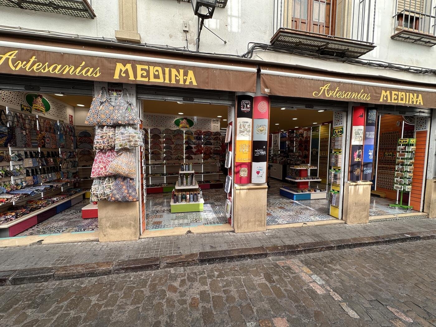 Tienda de Artesanías Medina en Córdoba, Deanes 9