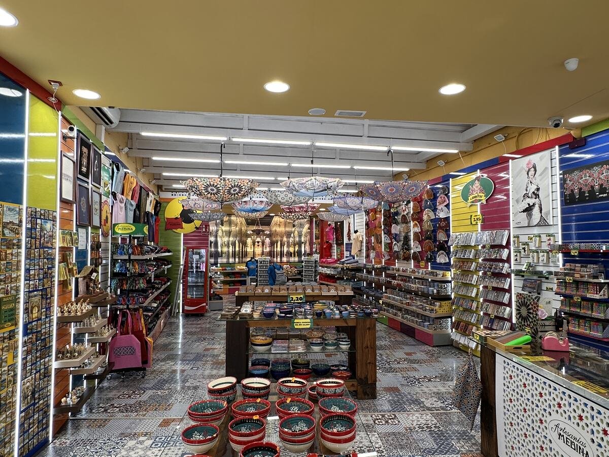 Rincón de la tienda de Artesanías Medina en Deanes 9, Córdoba