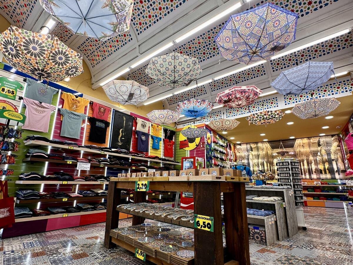 Rincón de la tienda de Artesanías Medina en Deanes 9, Córdoba