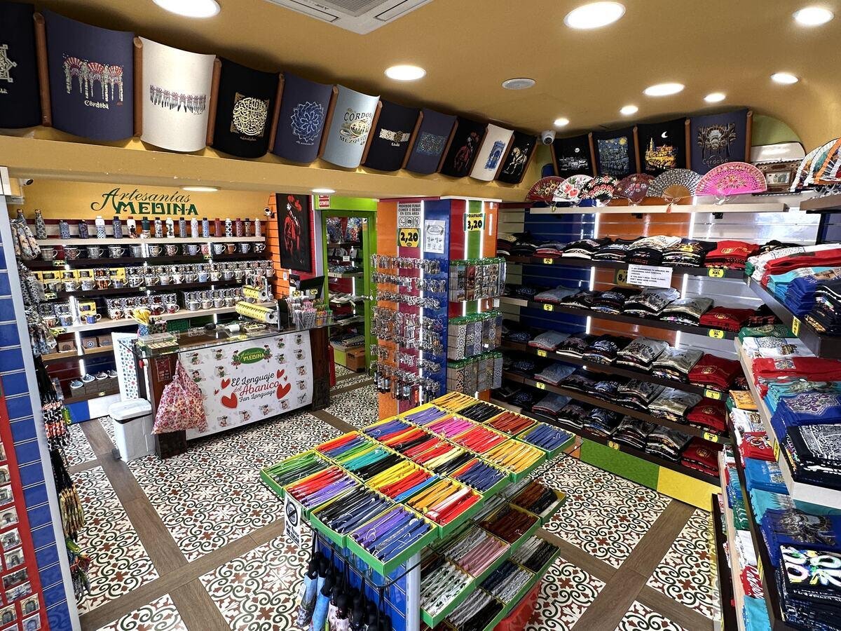 Rincón de la tienda de Artesanías Medina en Romero 2, Córdoba