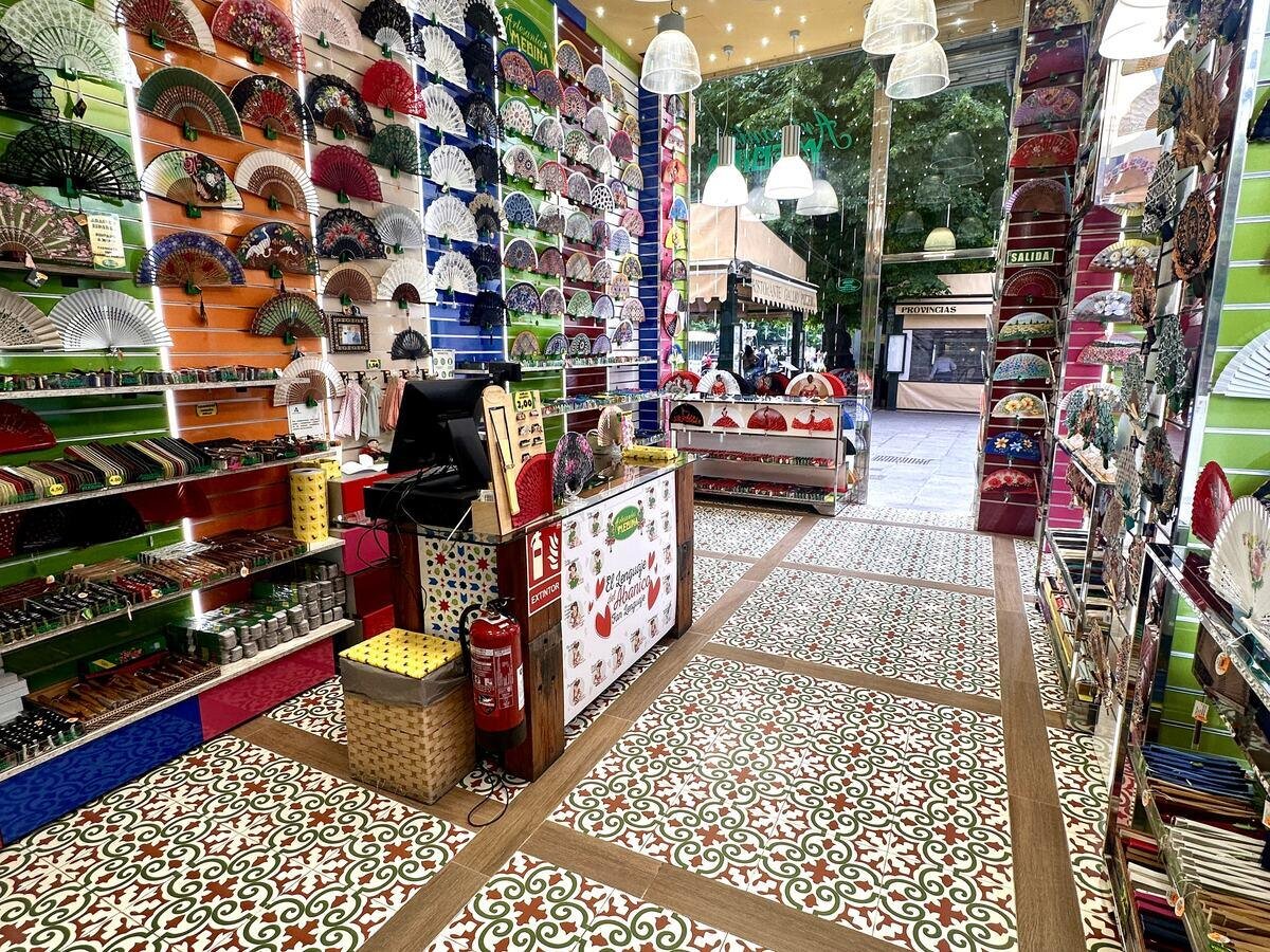 Rincón de la tienda de Artesanías Medina en Plaza Bib-Rambla 13, Granada