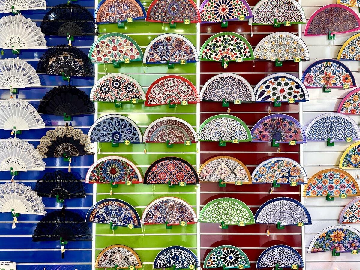 Rincón de la tienda de Artesanías Medina en Plaza Bib-Rambla 13, Granada
