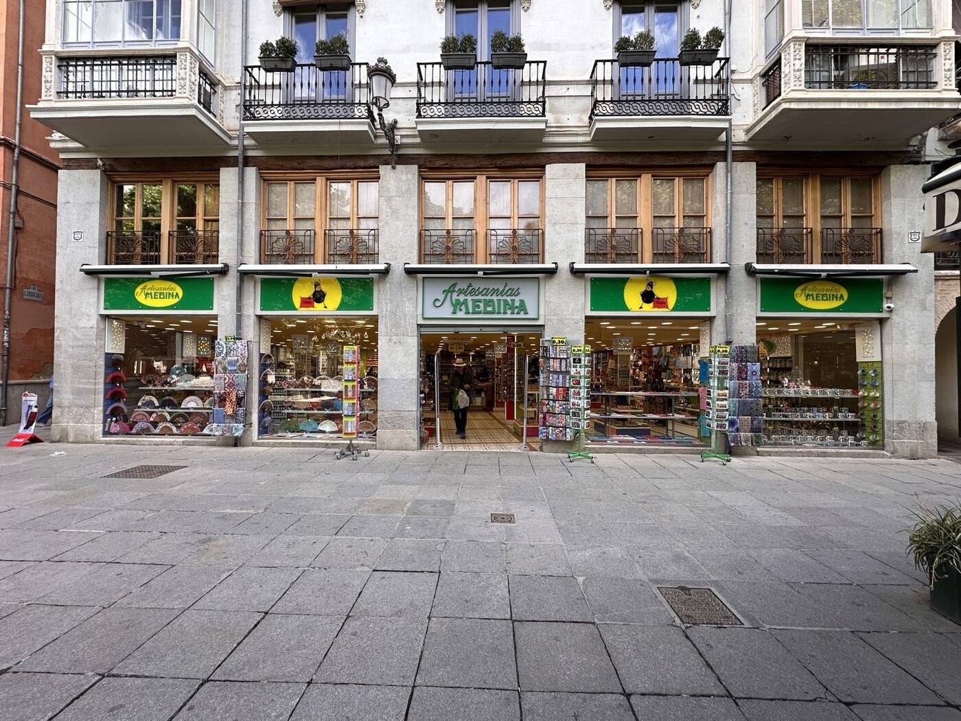 Tienda de Artesanías Medina en Granada, Plaza Bib-Rambla 18