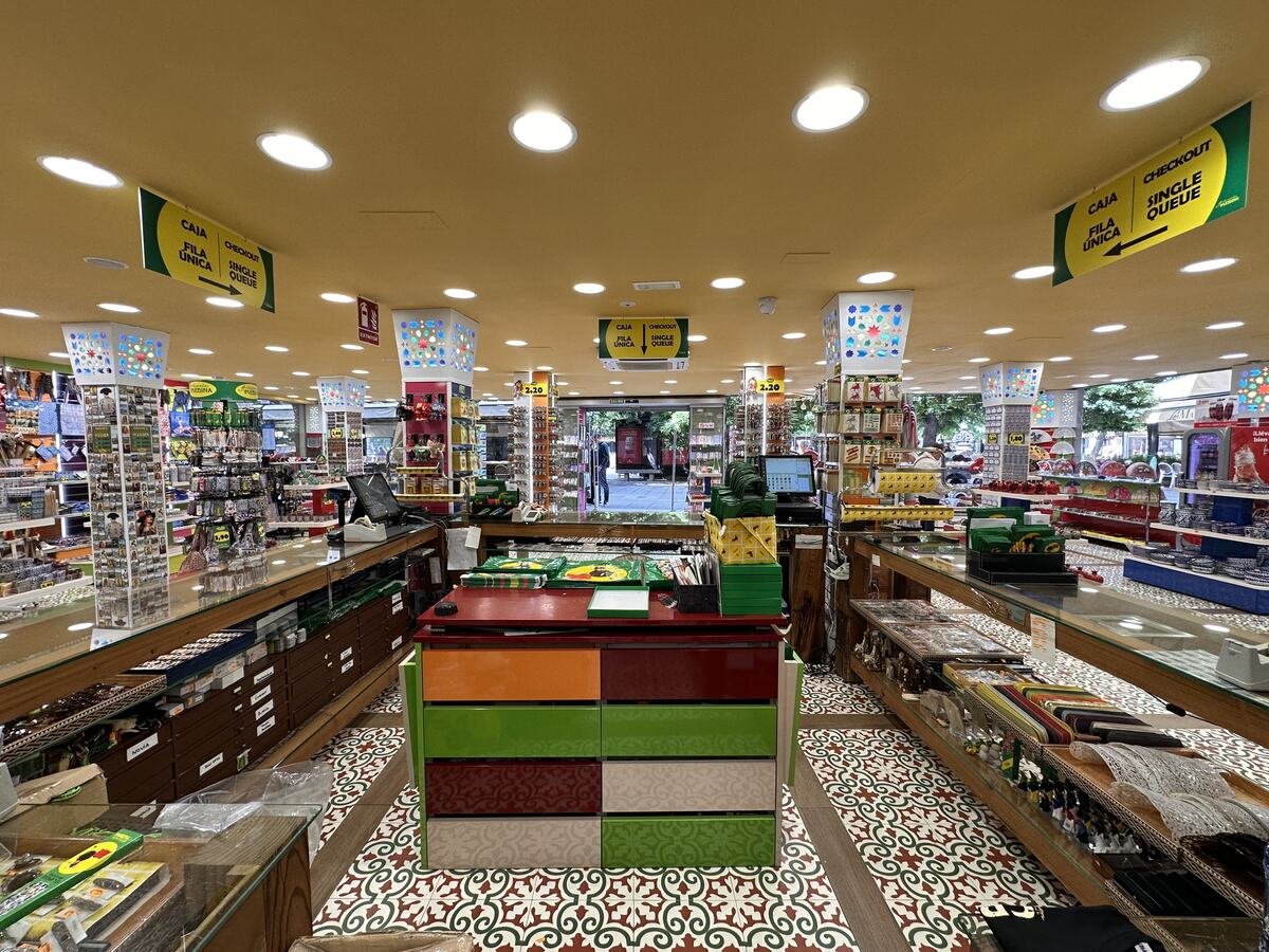 Rincón de la tienda de Artesanías Medina en Plaza Bib-Rambla 18, Granada