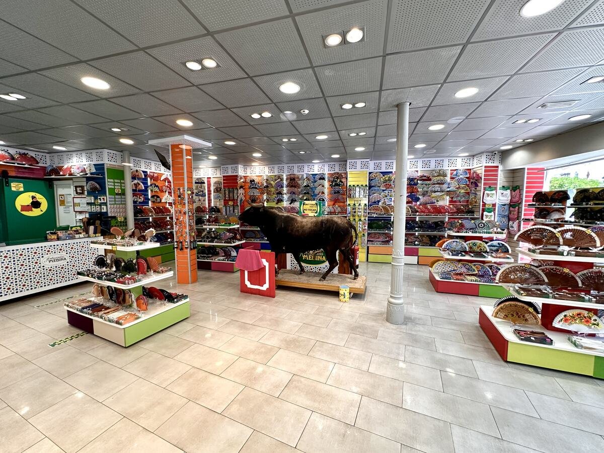 Interior de la tienda de Artesanías Medina en Espinel 13, Ronda