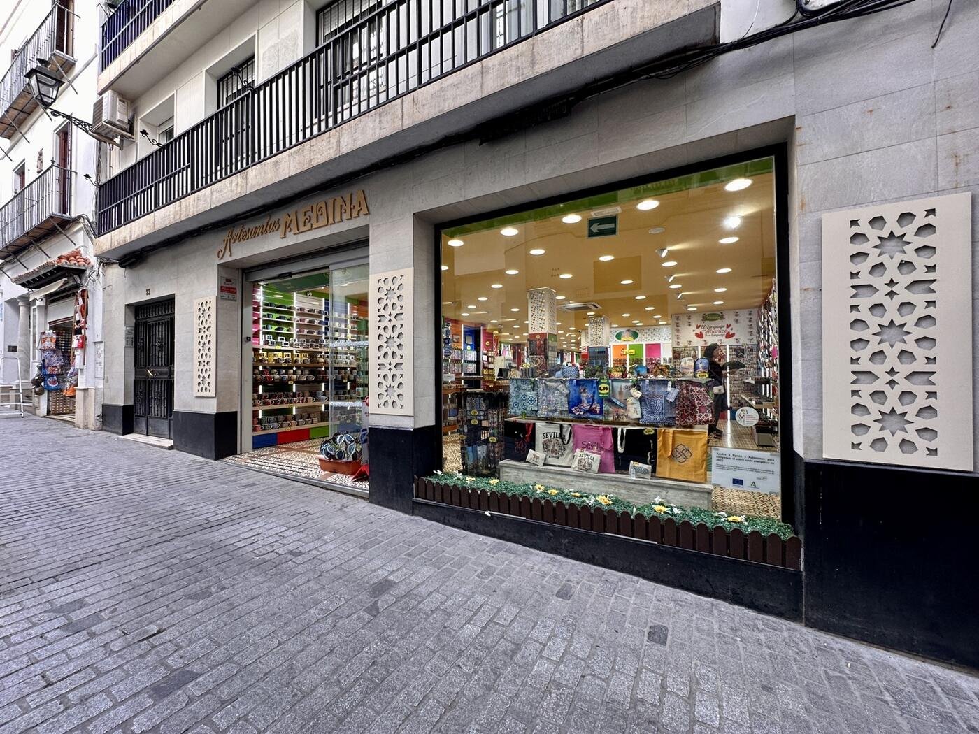 Tienda de Artesanías Medina en Sevilla, Placentines 23