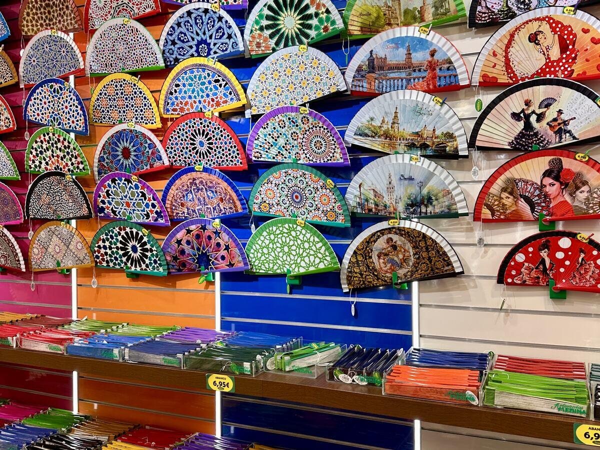 Rincón de la tienda de Artesanías Medina en Placentines 23, Sevilla