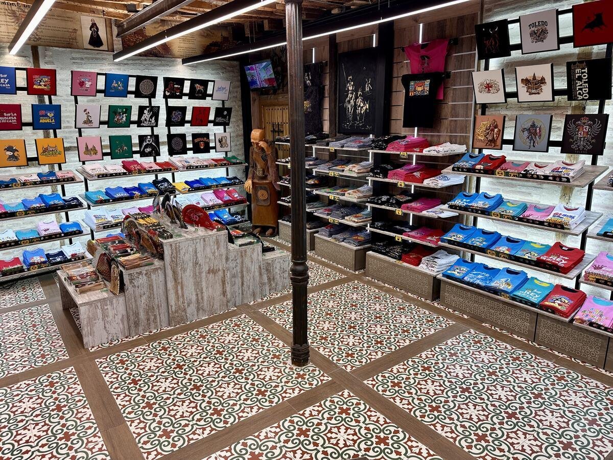 Rincón de la tienda de Artesanías Medina en Hombre de Palo 10, Toledo